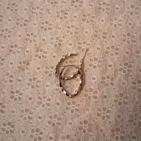 NEW Two Tone Gold Plated Oval Hoop Crystal Earrings 30mm - Picture 6 of 6